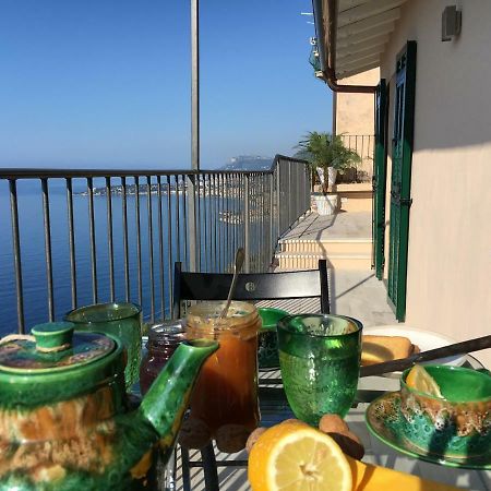 House In Grimaldi. Spectacular View Over The French Riviera! 格里马尔迪 外观 照片